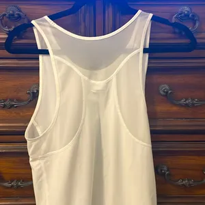 White Lululemon Tank Top, size 4, Great Condition thumbnail 3