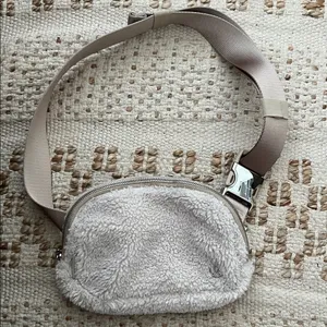 Lululemon Wear Everywhere Sherpa Belt Bag thumbnail 3