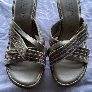 Italian Shoemakers Women’s Size 8 Brown Fabric Wedge Sandals Slip On 3” Heel thumbnail 1