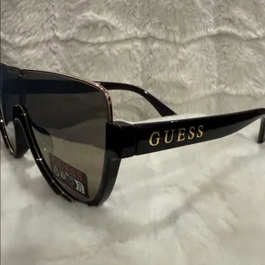 *NWOT* GUESS | Aviator Shield | Black & Mirror Gold | Sunglasses thumbnail 2