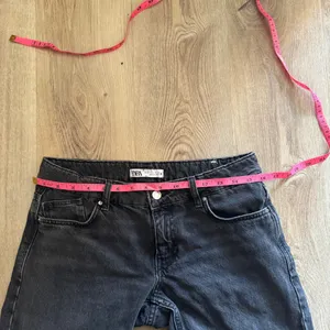 ZARA Low-Rise Straight Jeans thumbnail 4