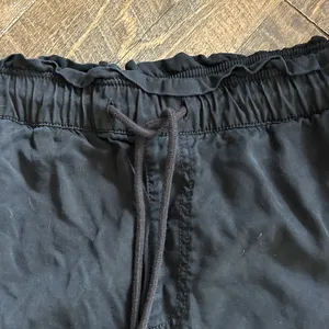 LOFT‎ Black Casual Drawstring Ruffled Cargo Casual Shorts Size XLARGE thumbnail 2