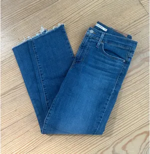 Levi’s 314 Shaping Straight Jeans thumbnail 1