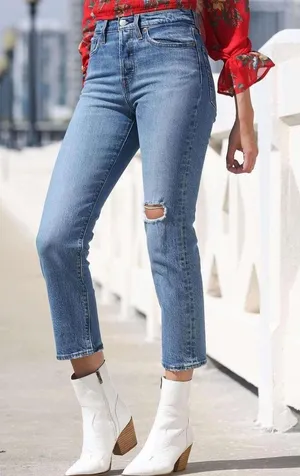 Levi’s Jeans Wedgie Straight Medium Wash Size 26 thumbnail 1