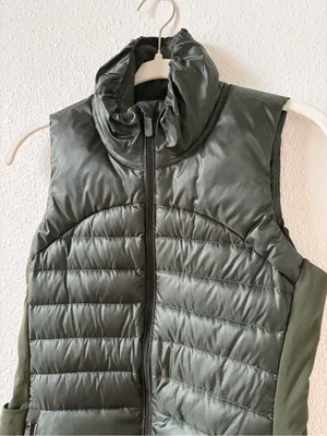 Lululemon Down For A Run Vest II Gator Green Size 4 Run Outdoors Sporty Gorpcore thumbnail 3