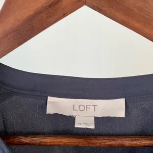Loft Women’s Long Sleeve Top Size Medium thumbnail 7