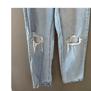 Universal Thread 90s Baggy Distressed‎ High Rise Jeans Light Wash Blue Size 4 thumbnail 3