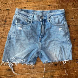 American Eagle mom jean distressed cutoff size 2 wedgie shorts thumbnail 1