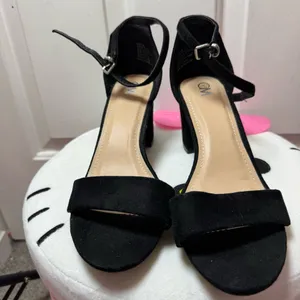 Chic Black Ankle Strap Heels Size 9 thumbnail 2