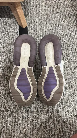 Nike Air Max 270 Shoes thumbnail 4
