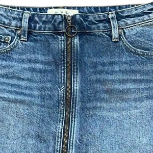 We The Free People‎ Zip It Up Mini Denim Skirt Size 29 Raw Hem Cotton Summer thumbnail 2