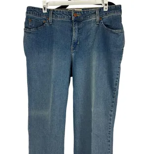 Signature by Levi's Women's At Waist Bootcut Denim Jeans Size 14 Short thumbnail 3