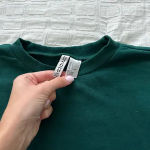 H&M Cropped Sweatshirt thumbnail 2