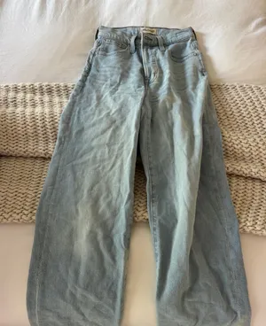 Madewell light wash denim straight jeans thumbnail 1