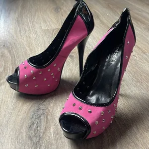 Fredrick’s of Hollywood Sexy Y/K Vintage Stiletto Heels thumbnail 5