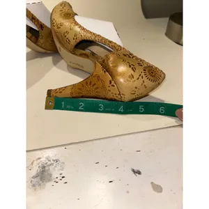 BCBGIRLS Tan Leather Pumps Glam Laser Cut Floral Peep Toe 6 thumbnail 11