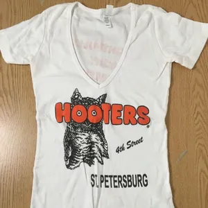 B25 Hooters Girl Worn Uniform V-Neck T-shirt St Petersburg Florida Cotton Xs thumbnail 1