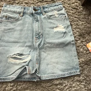 Billabong Distressed Light Blue‎ Denim Skirt thumbnail 2