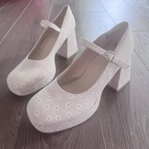 Madden Girl Mantel Mary Jane Platform Pump Daisy Ditsy Floral Coquette Lolita 10 thumbnail 1