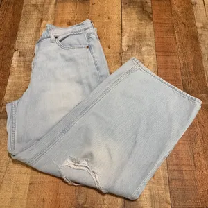Old Navy Women's Light Denim Mid-Rise Baggy Wide Leg Jeans Sz 10 Busted Skater thumbnail 2