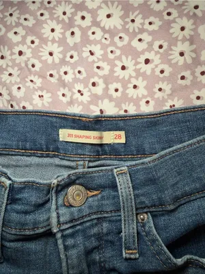 Levi’s 311 Shaping Skinny Jeans Women’s Size 28 Blue Distressed Stretch Denim thumbnail 4
