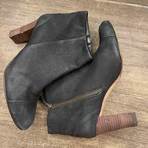 COLE HAAN Harper Bootie II Black Nubuck Leather Side Zip Ankle Size 6 1/2‎ thumbnail 2