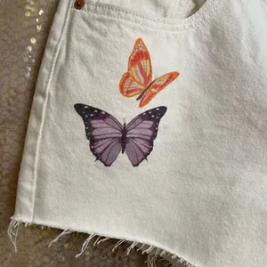 Levi’s Women's 501 Ivory Give Me Butterflies‎ Hi-Rise Denim Shorts, 30 NWT thumbnail 3