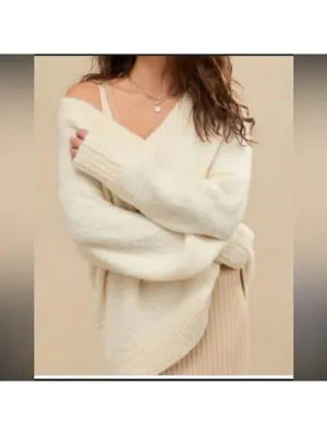 Aerie Teddy V-Neck Bouclé Sweater – Size Large – Cozy Texture & Relaxed Fit thumbnail 3