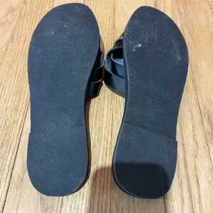 Black Sandals Sleek Design thumbnail 8