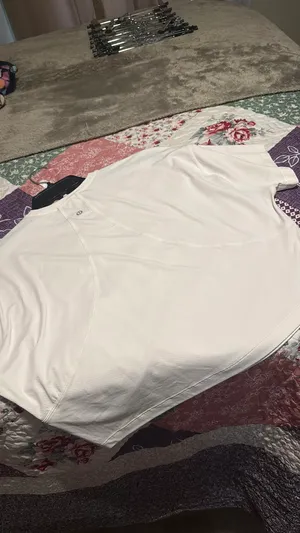Lululemon T-Shirt thumbnail 3