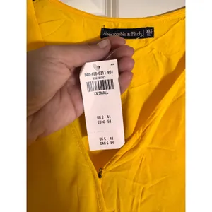 Abercrombie & Fitch Yellow Puff Sleeve Wrap Top V-Neck Side Tie Blouse XXS NEW thumbnail 3