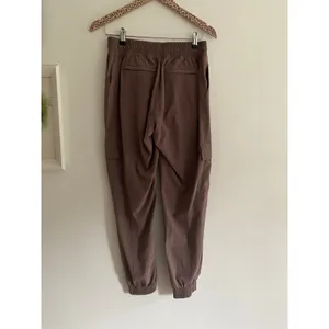ATHLETA Chelsea Utility Joggers Mineral Brown Size 2 thumbnail 3