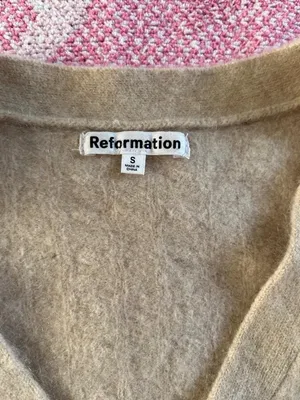 Reformation Recycle Cashmere Cardigan Women Size S, V Neck Beige Cable Cropped thumbnail 4