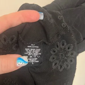 ✨Storia Crochet Floral Cropped Black Sz Large Top✨ thumbnail 6