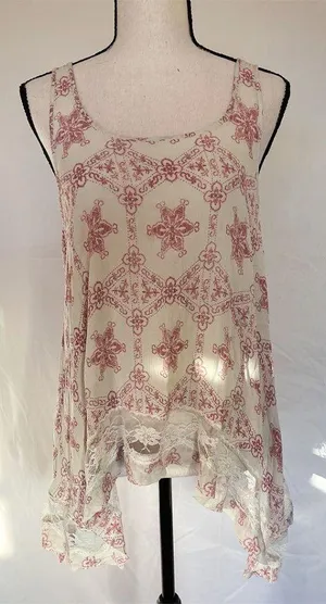 Mimi Chica Soho Sharkbite Tunic – Pink Paisley Lace Trim – Size M thumbnail 4