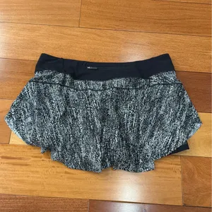 NWOT Lululemon Pace Rival Skirt Womens Black White Static Print Skort Size 8 thumbnail 3