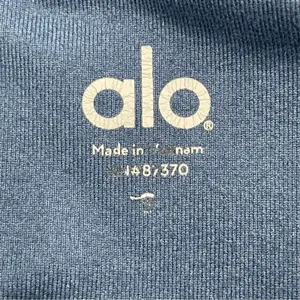 ALO Yoga Leggings Blue‎ Pink Mesh Chevron Sheer Stripes Cropped Capri Size Small thumbnail 7