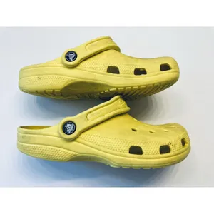 Crocs Classic Clogs Unisex Size M4 W6 Yellow Slip On Water Shoes‎ Comfort thumbnail 3