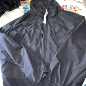Lululemon jacket size 4 mesh and nylon brand new cond thumbnail 1