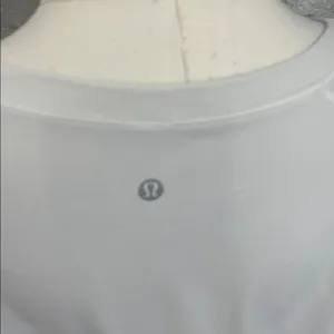Lululemon Athletica White Long Sleeve Top thumbnail 5