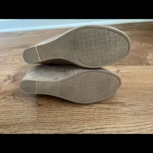 DV Dolce Vita wedge heel ankle booties‎ thumbnail 3