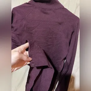 Lululemon long sleeve thumbnail 3