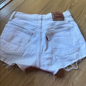 Levi's White Jean Shorts for Women thumbnail 4