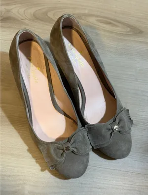 Kate Spade Wedge Heels Womens 8M Taupe Suede‎ Bow Fringe Dress Shoes thumbnail 1