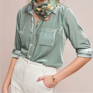 ANTHROPOLOGIE MAEVE Karina Velvet Button Down Top in Sage Green size 10‎ thumbnail 2