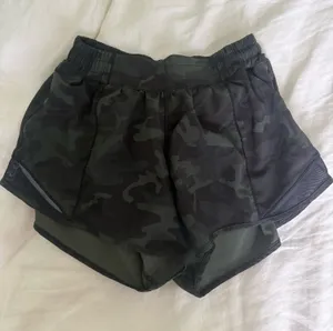 Lululemon Hotty Hot Shorts Camo Black thumbnail 1
