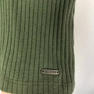 Hollister Hunter Green Ribbed Button Down Front Short‎ Sleeve T-Shirt XS thumbnail 4