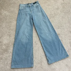 Hollister NWT high rise extreme baggy Jeans thumbnail 1