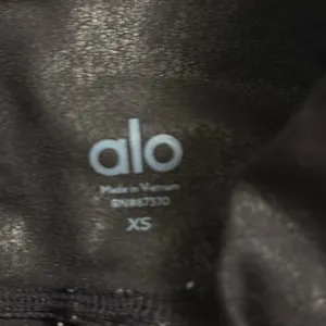 ALO Yoga High-Waist Moto Faux-Leather Leggings Black XS thumbnail 3