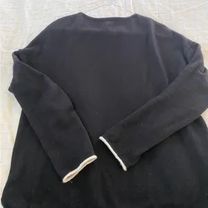 KIER + J Black Cashmere Sweatshirt with White Star thumbnail 4